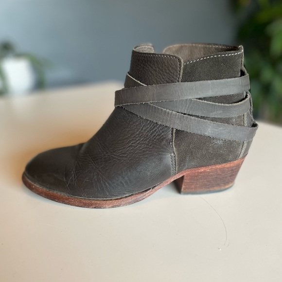 H by Hudson Horrigan grey ankle boots size 38 - Picture 3 of 7